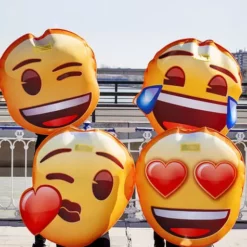 Disfraz De Emoji Beso De Corazón -Tradiciones Ventas disfraz de emoji beso de corazon 3